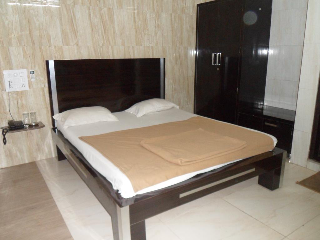 Hotel Jasmine Ahmedabad Exterior photo